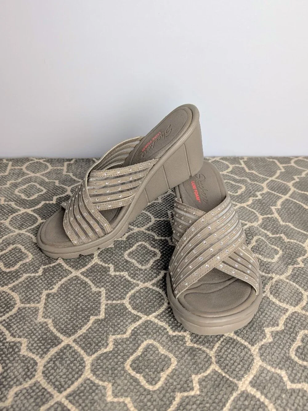 SKECHERS Luxe Foam Taupe Wedge Sandals Sz 7